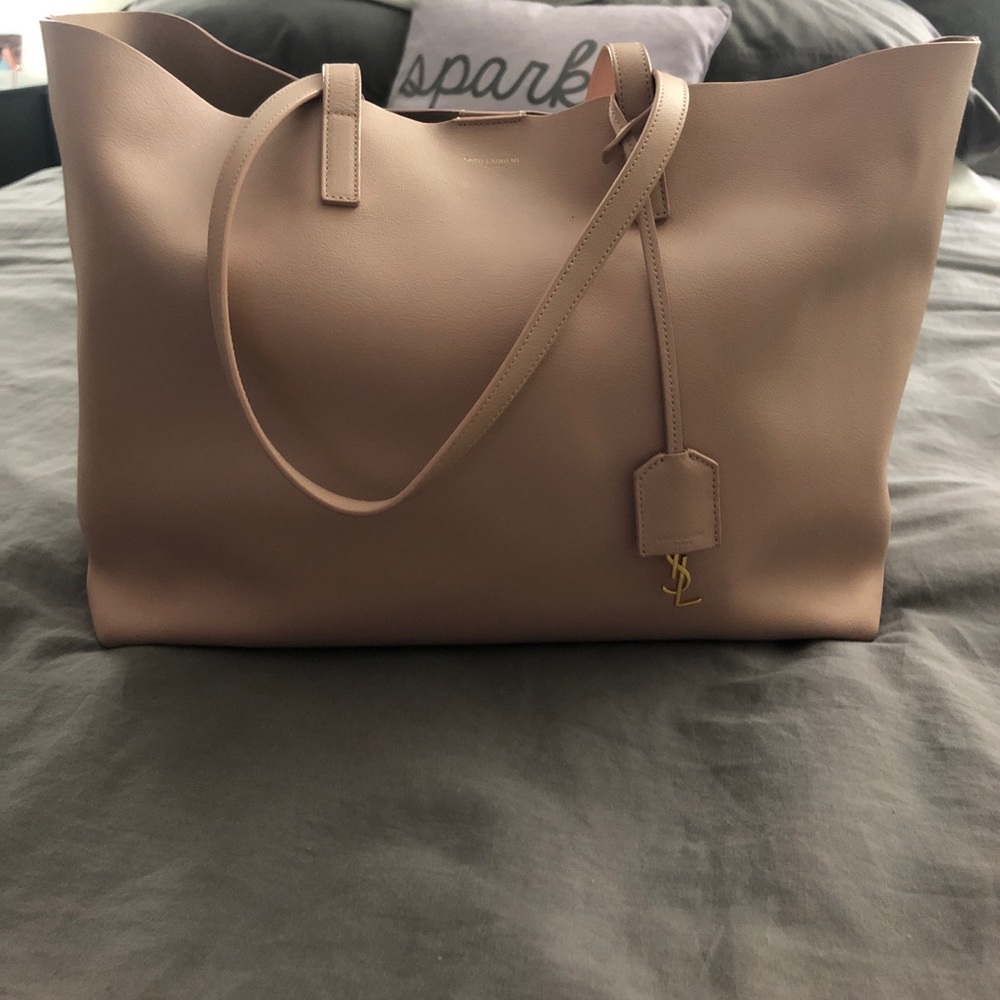 SHOPPING BAG SAINT LAURENT E/W IN SUPPLE LEATHER